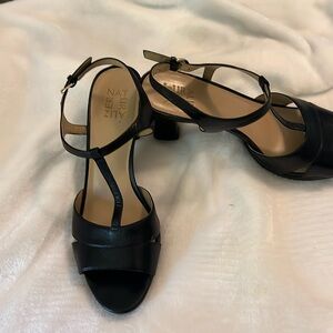Naturalizer heels size 10